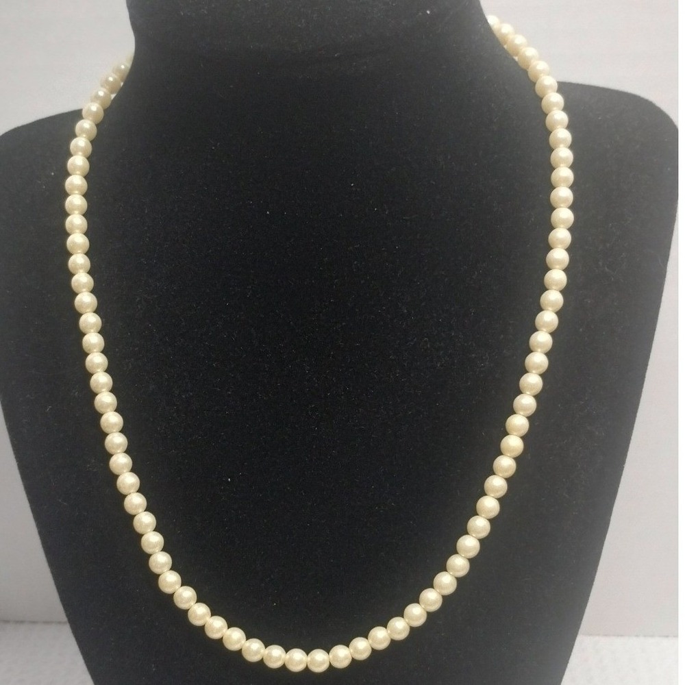 Classic Faux Pearl Strand Necklace 18 Inch Cream Ivory Gold Tone Lobster Clasp